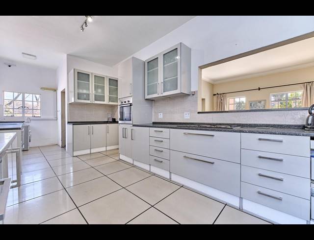 4 BEDROOM HOUSE FOR SALE IN BENMORE GARDENS